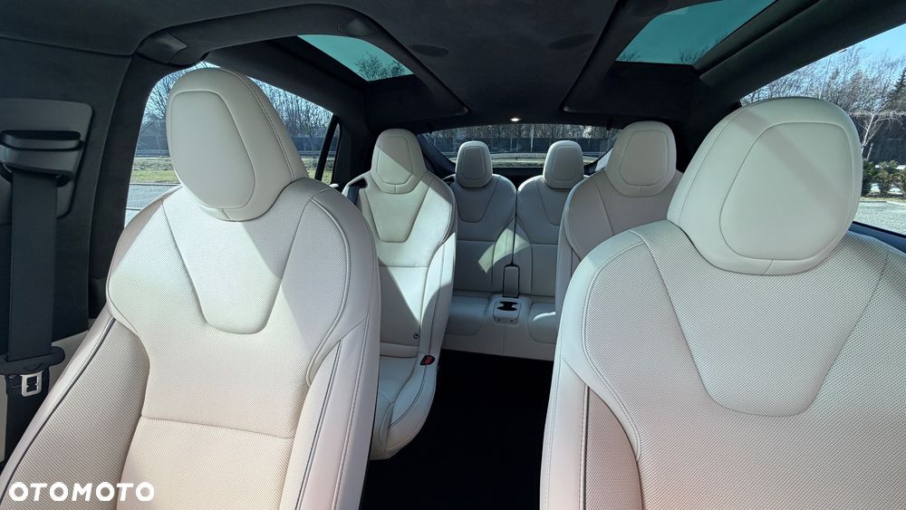 Tesla Model X - 14