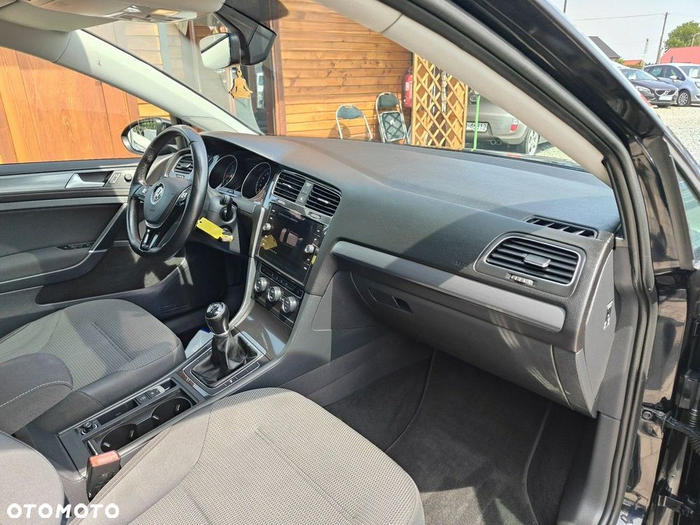 Volkswagen Golf - 24