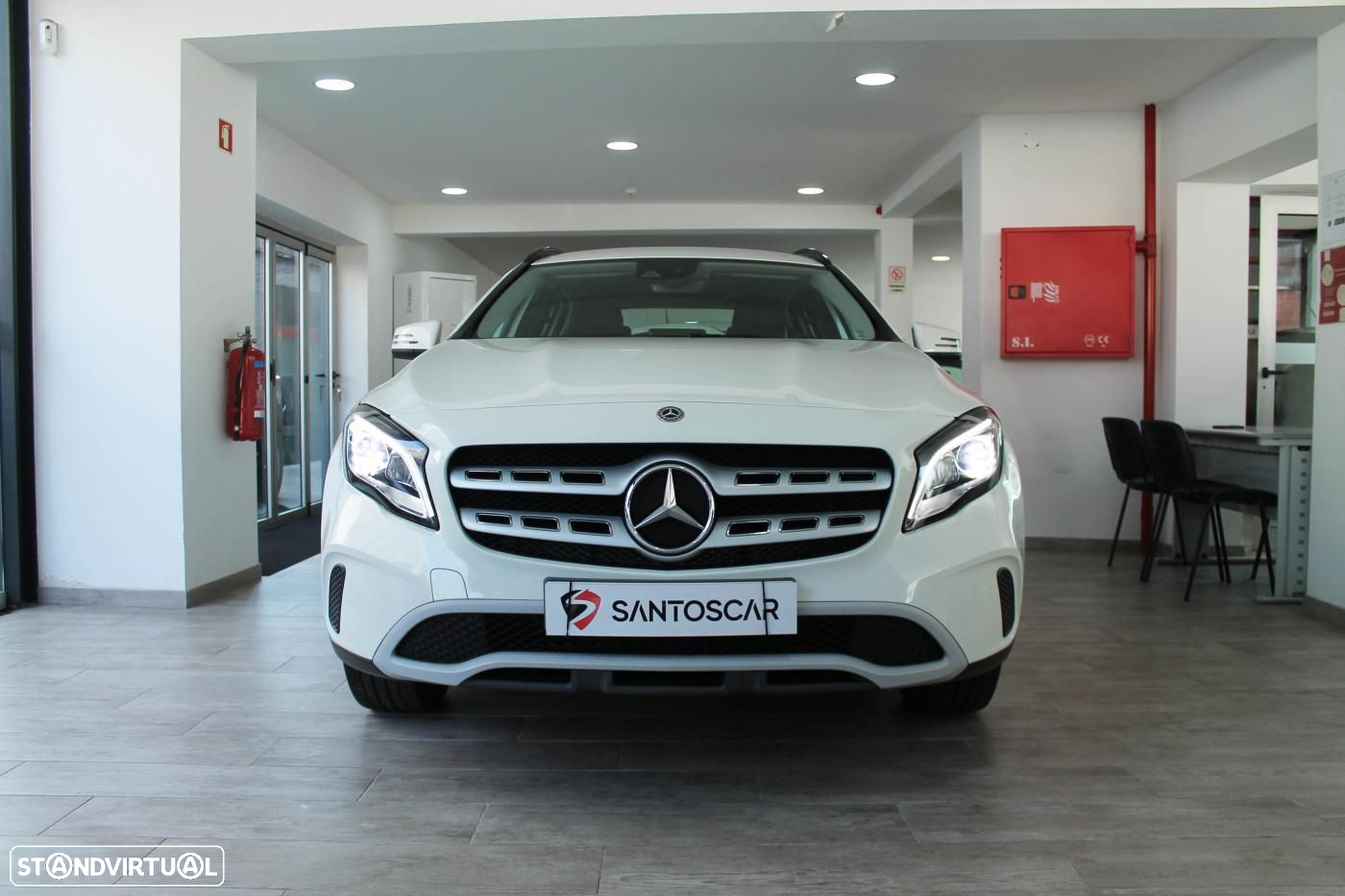 Mercedes-Benz GLA 180 d 7G-DCT - 4