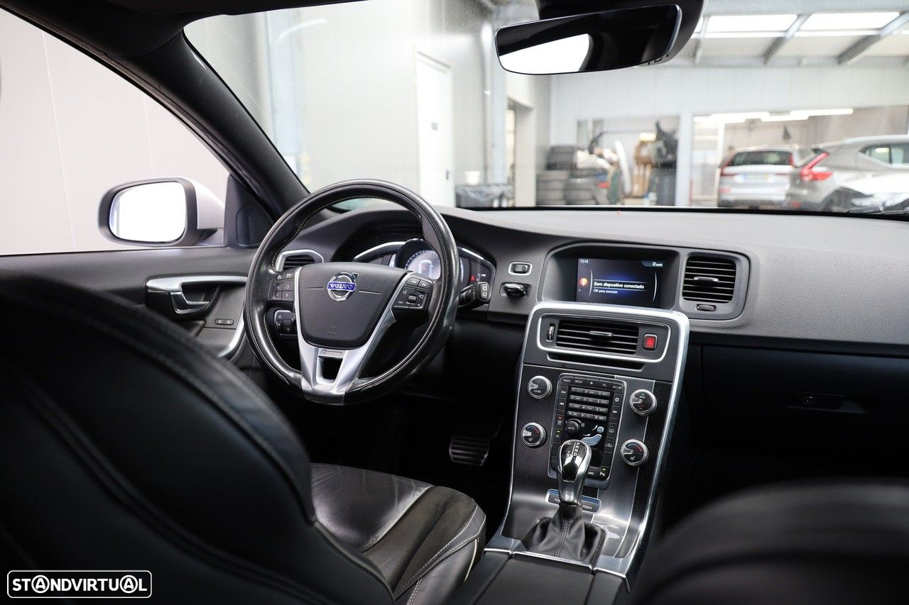 Volvo V60 2.4 D6 R-Design Mom.AWD Phev - 12