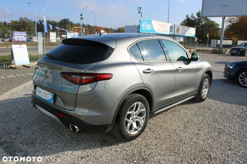 Alfa Romeo Stelvio - 7