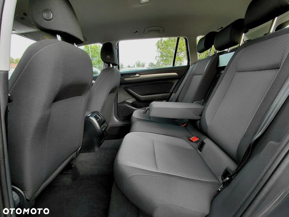 Volkswagen Passat 1.6 TDI SCR DSG Comfortline - 19