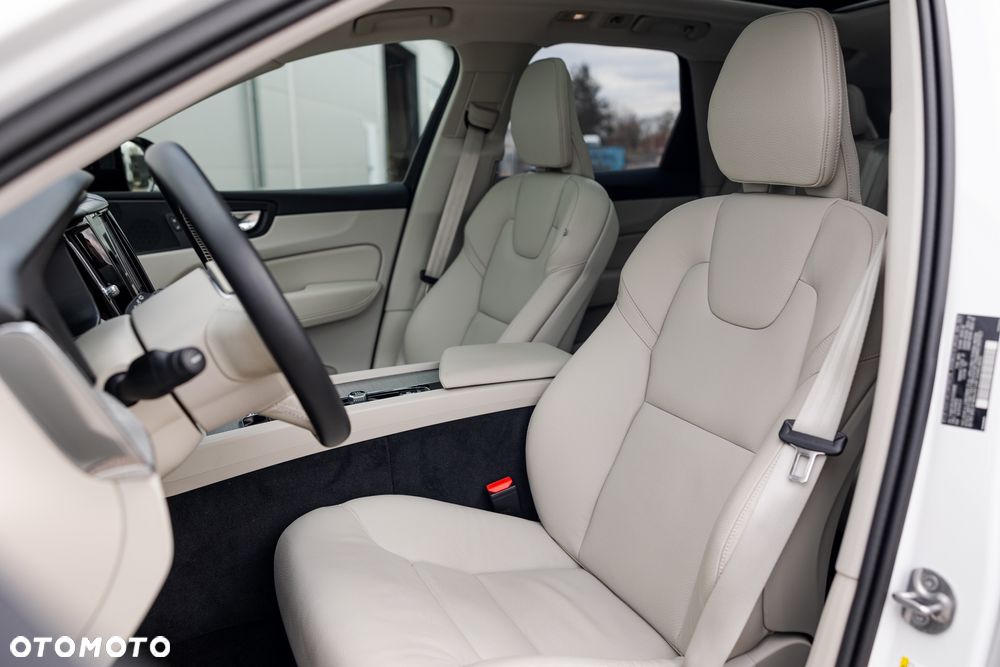 Volvo XC 60 B5 B AWD Plus Dark - 31