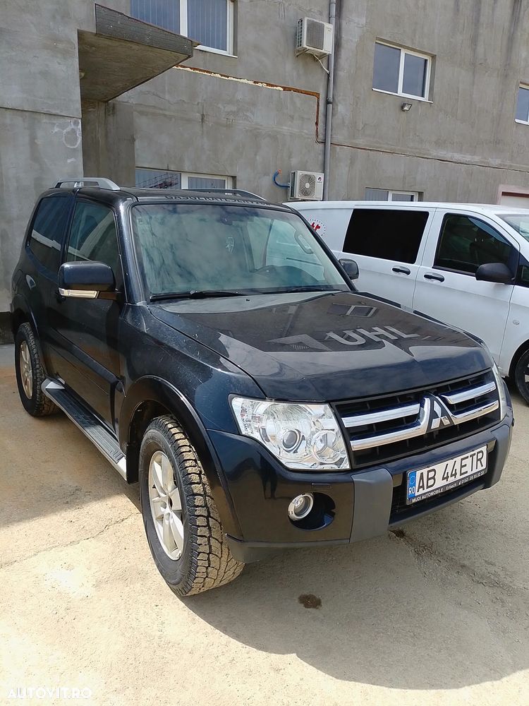 Mitsubishi Pajero - 1