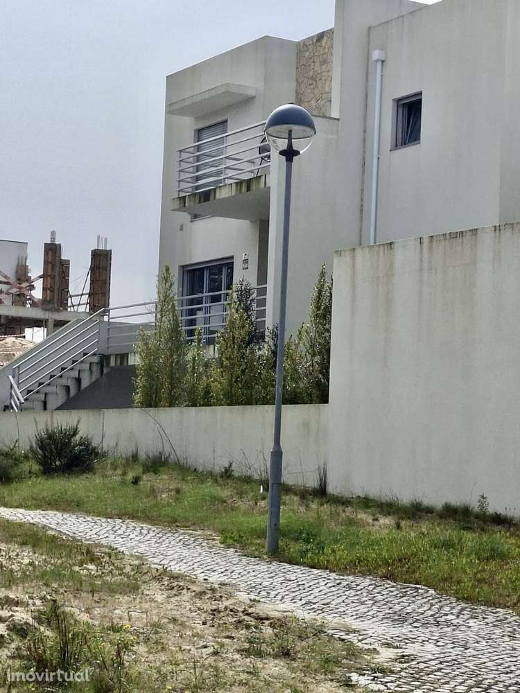 Moradia T3 Logradouro cave com garagem Sesimbra - Grande imagem: 2/6