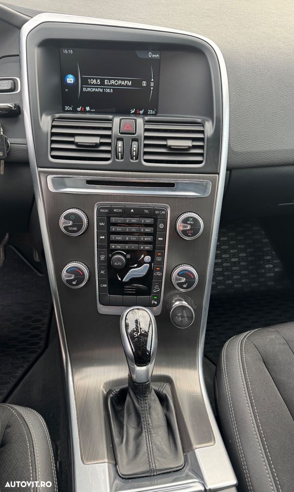 Volvo XC 60 D4 AWD Geartronic Summum - 3