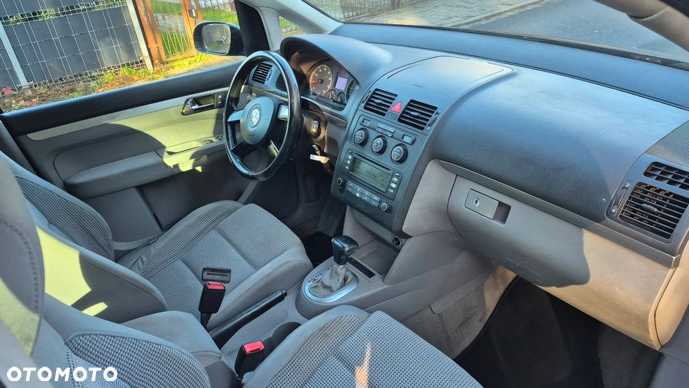 Volkswagen Touran - 17