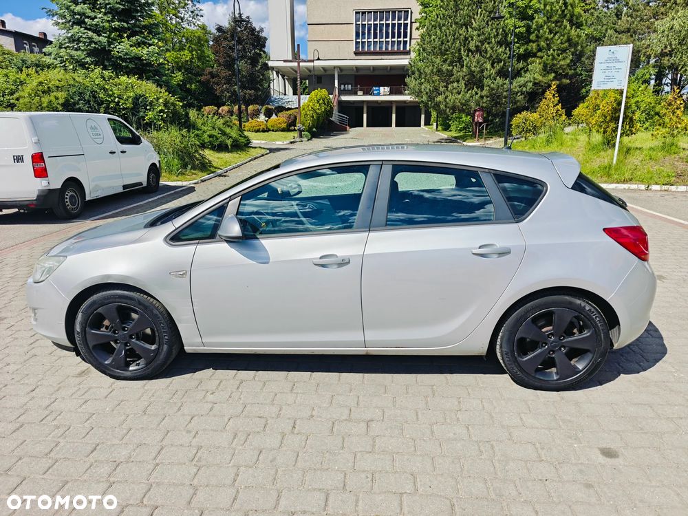 Opel Astra 1.7 CDTI Cosmo - 9