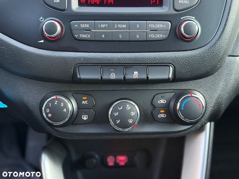 Kia Ceed 1.4 CVVT Dream-Team Edition - 17