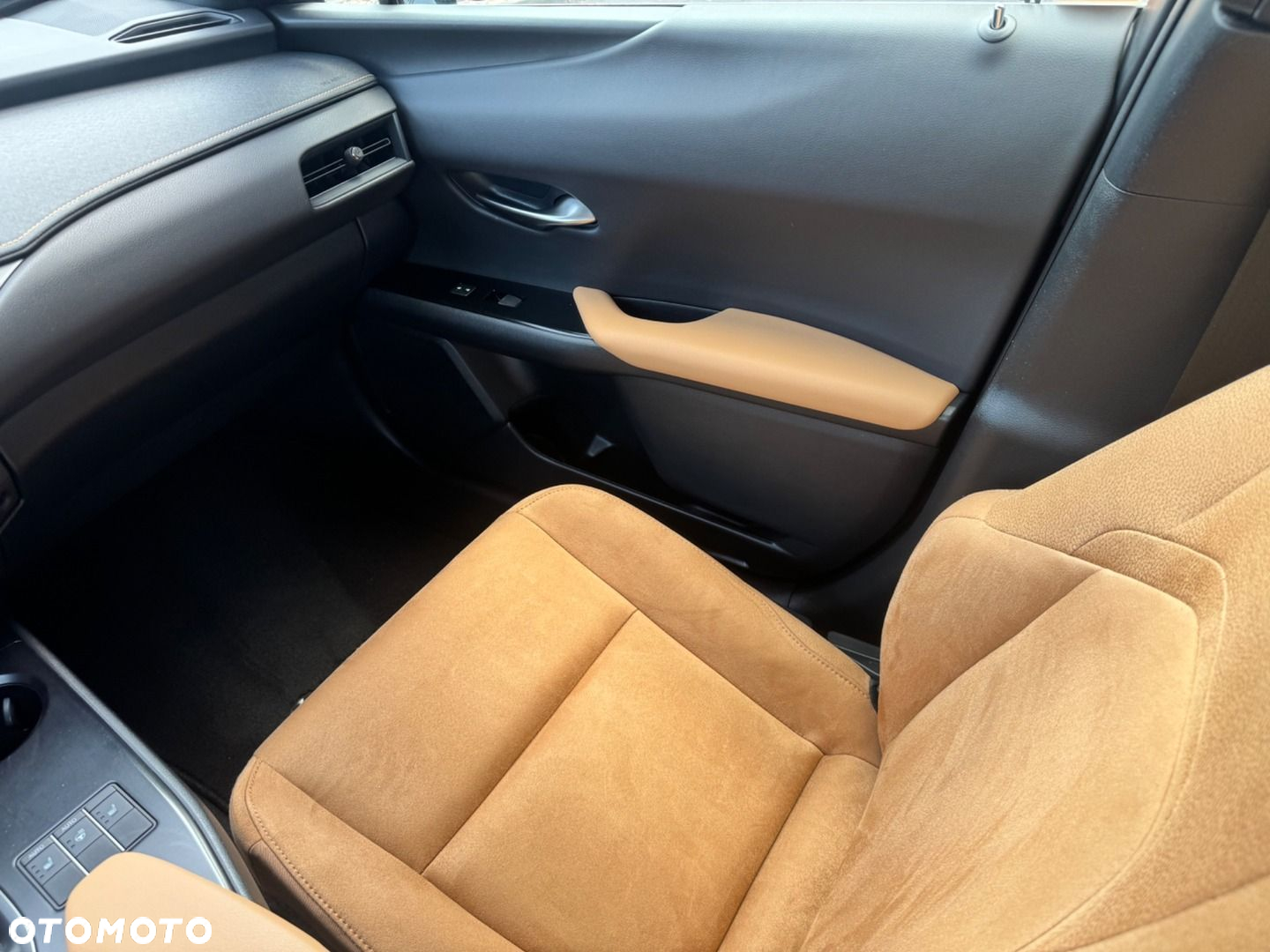 Lexus UX - 22