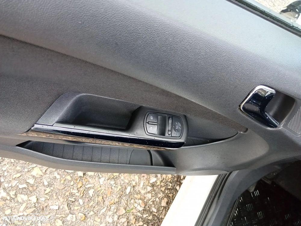 Opel Corsa 1.2 Black Edition - 11