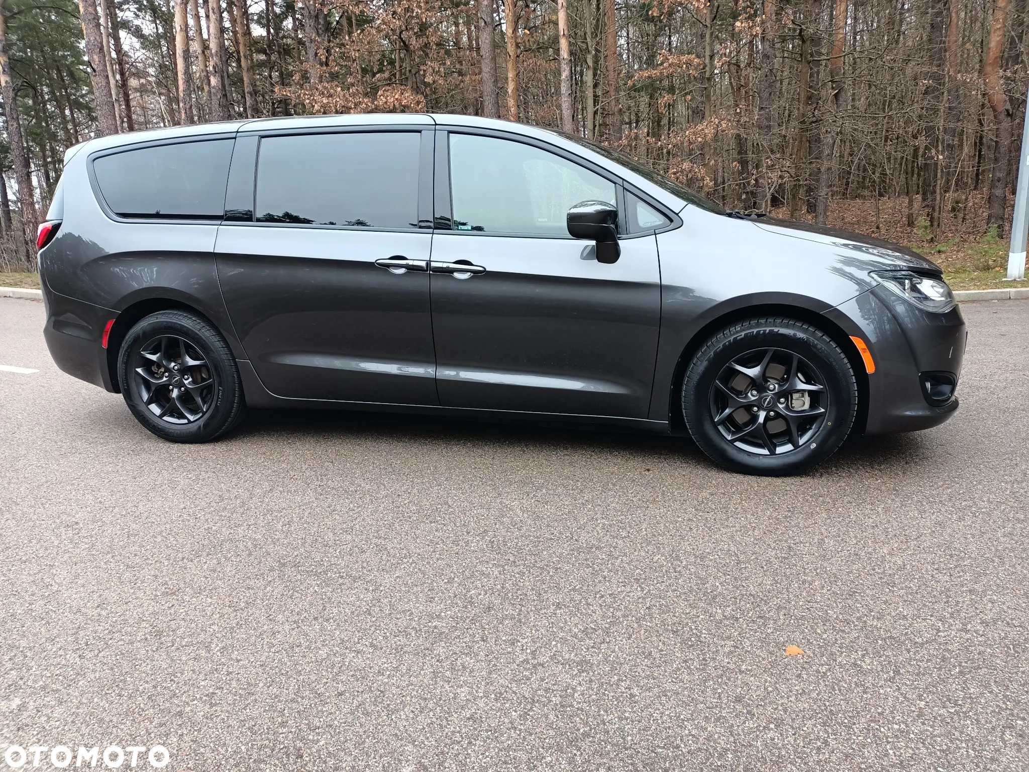 Chrysler Pacifica - 4