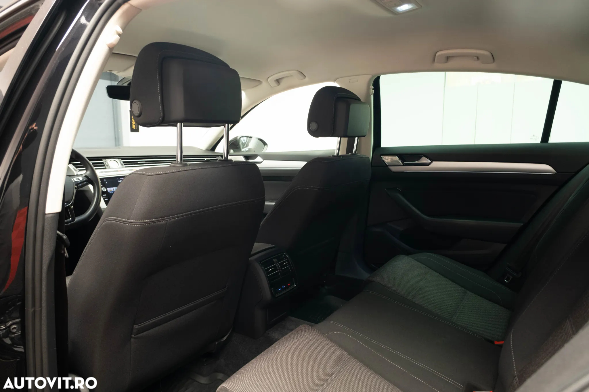 Volkswagen Passat 1.6 TDI DSG Trendline - 22