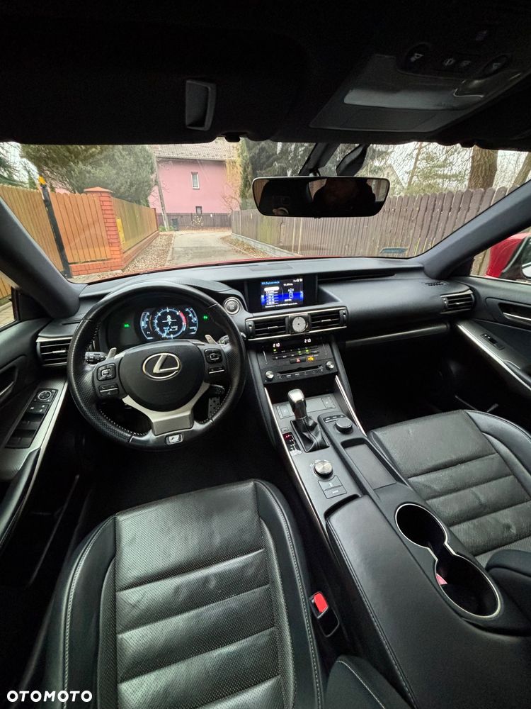 Lexus IS 200t / 300 F Sport - 25