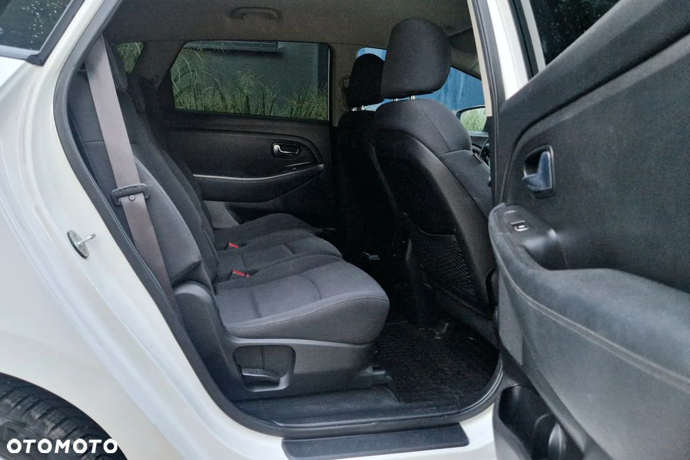 Kia Carens - 10