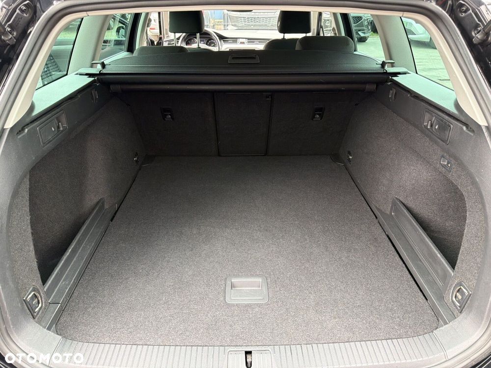 Volkswagen Passat - 35