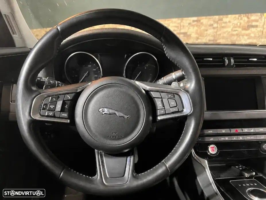 Jaguar XF - 13