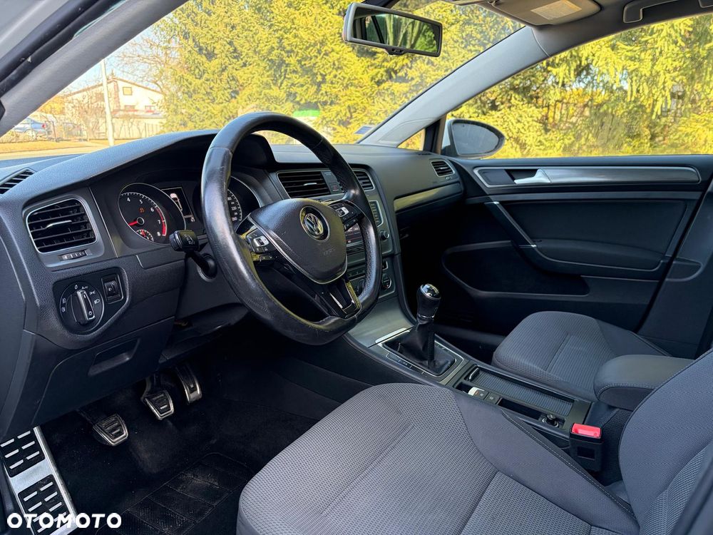 Volkswagen Golf - 10
