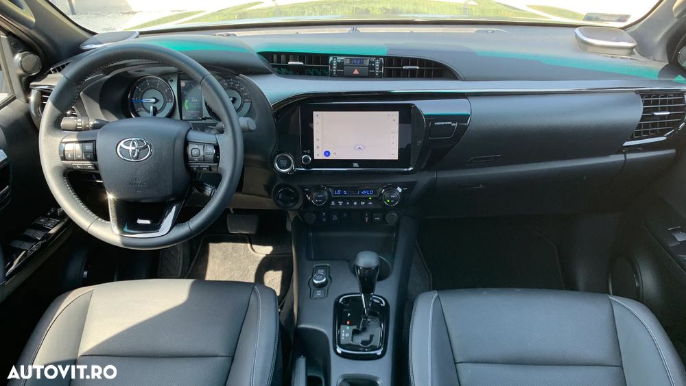 Toyota Hilux 2.8D 204CP 4x4 Double Cab AT MHEV Invincible Color Edition (3E5) - 17