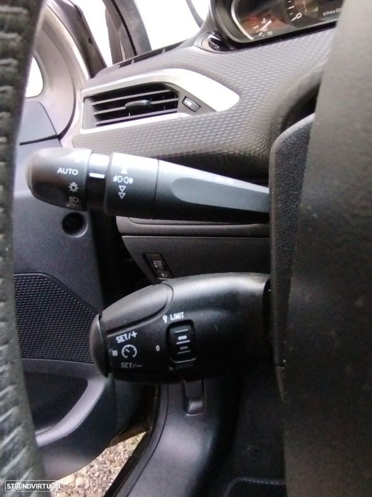 Peugeot 2008 1.2 PureTech Style - 17