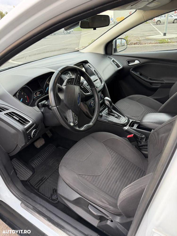 Ford Focus 1.5 TDCi Powershift Titanium - 6