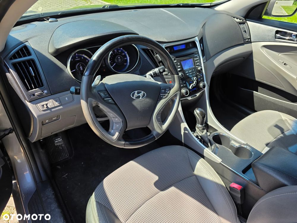 Hyundai Sonata - 8