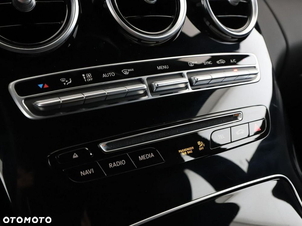 Mercedes-Benz Klasa C 200 4Matic 9G-TRONIC Avantgarde - 28