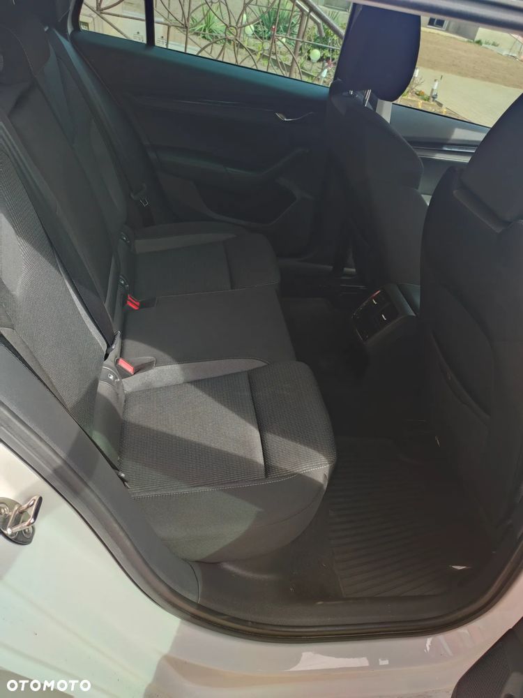 Skoda Octavia 2.0 TDI DSG Style - 10