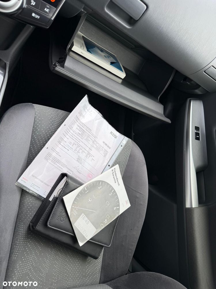 Toyota Prius+ (Hybrid) Executive - 28