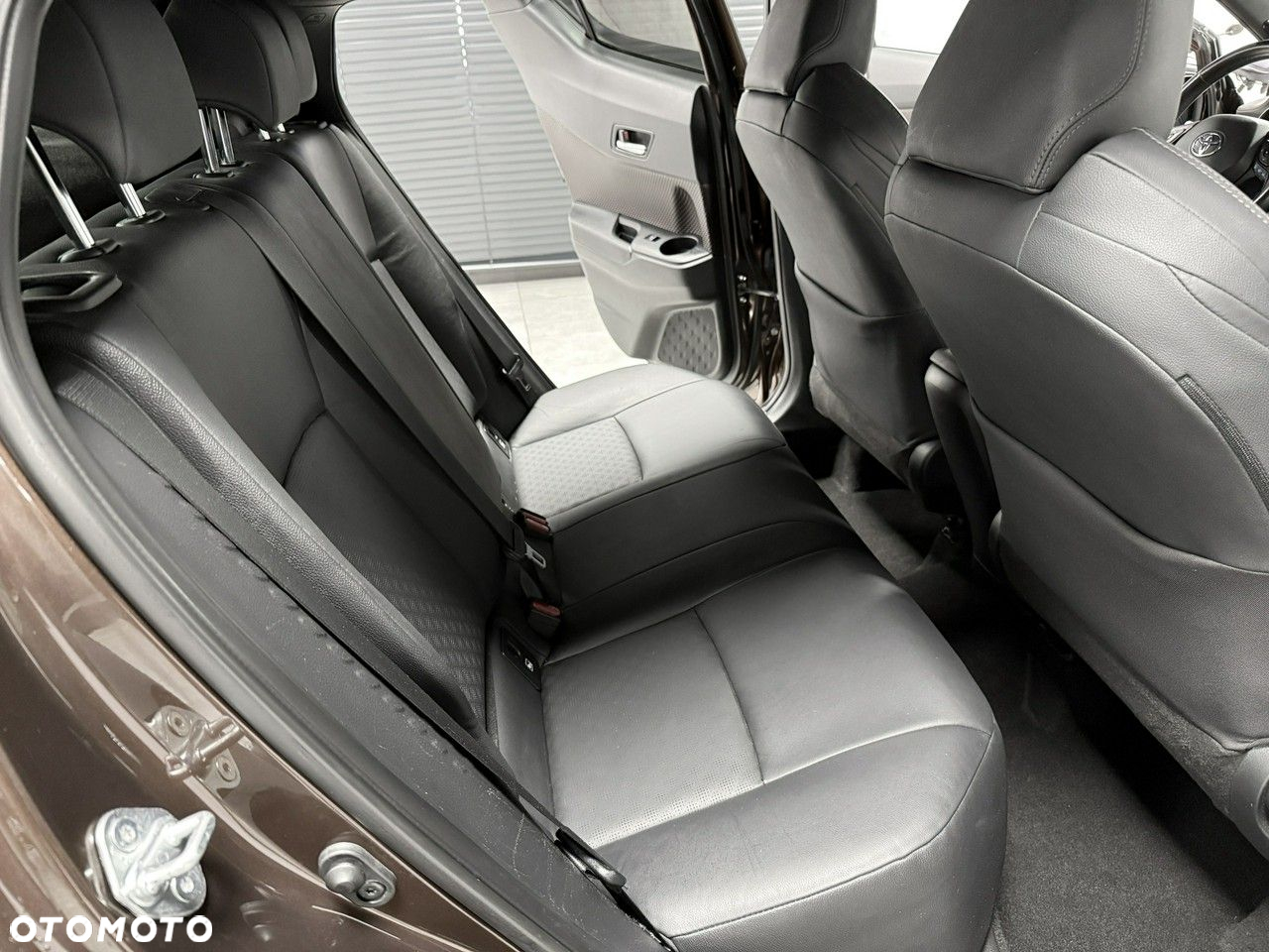 Toyota C-HR 1.2 Turbo Lounge - 32
