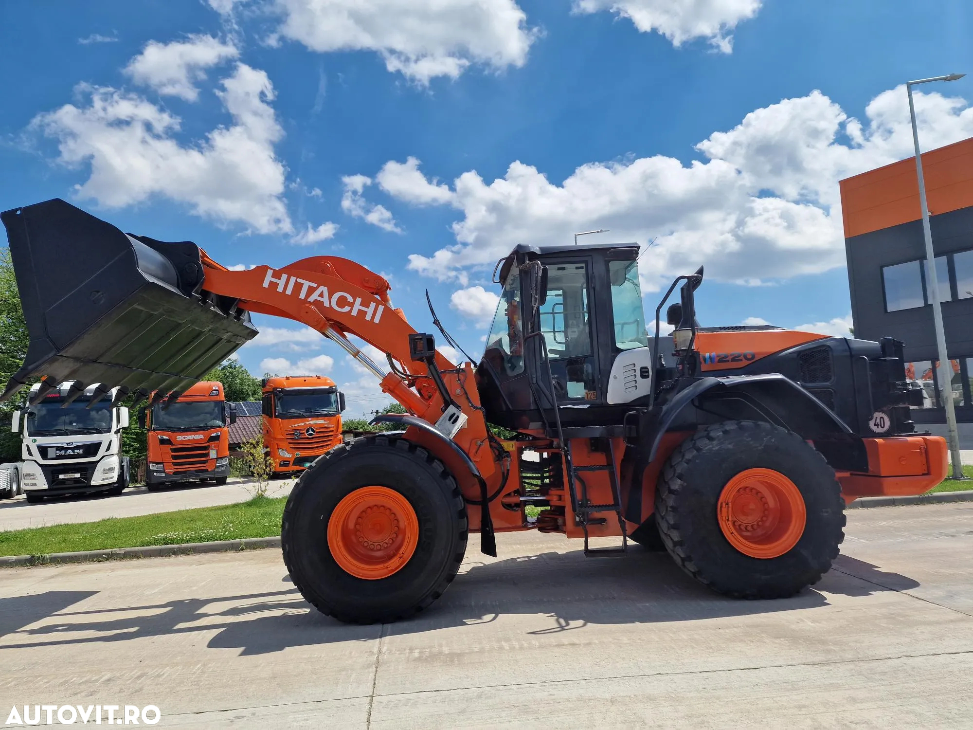 Hitachi ZW220, 8.453h, cupa 3,5mc, 2 Anv NOI, Gresare automata, Cantar, Camera spate, 18,6t, STARE FOARTE BUNA-PROMOTIE 74900 EUR+Tva - 18