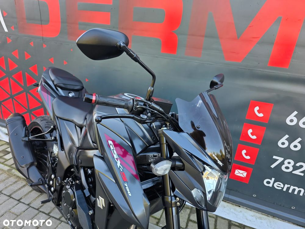Suzuki GSX - 26