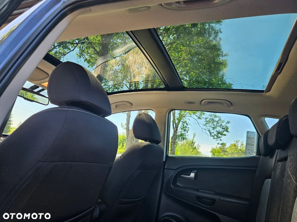 Kia Venga - 10