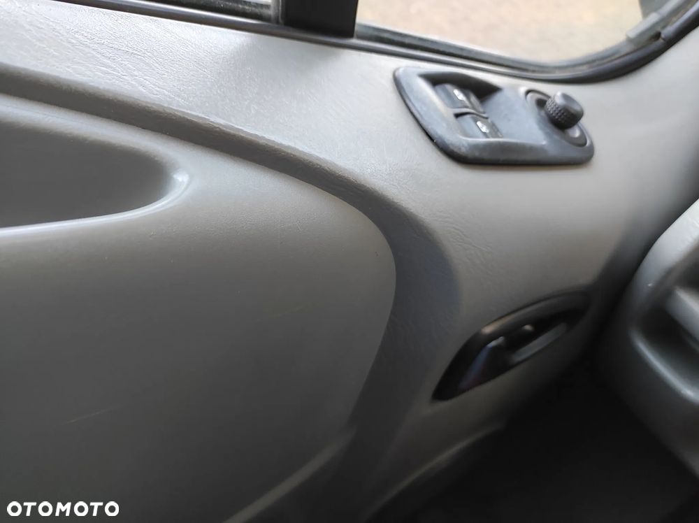 Opel Vivaro - 23