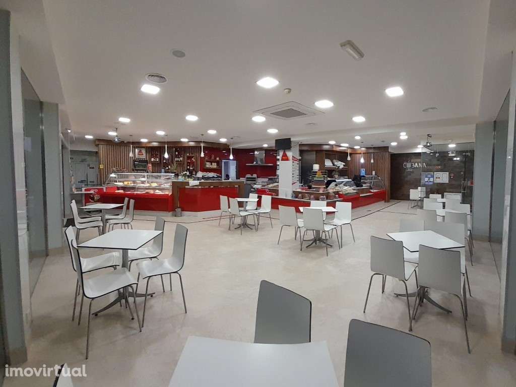 Pastelaria - Café 'Cubana' em funcionamento na Praia da Vieira. - Grande imagem: 2/16