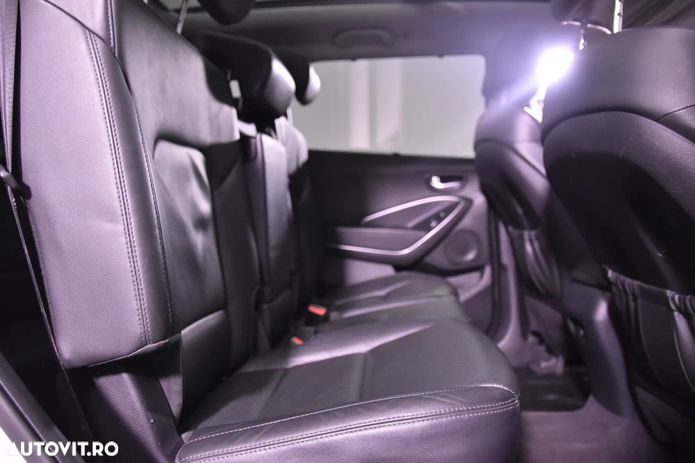 Hyundai Grand Santa Fe - 12