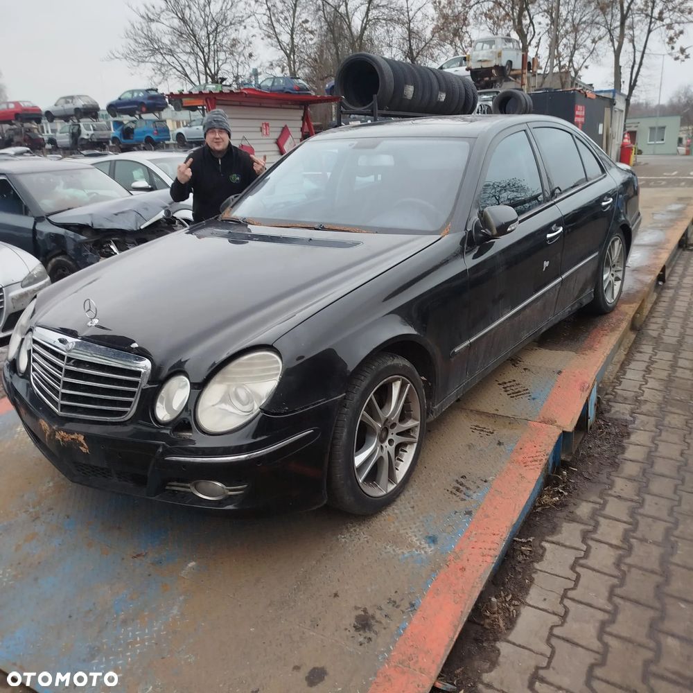 Mercedes W 211 na części . - 3