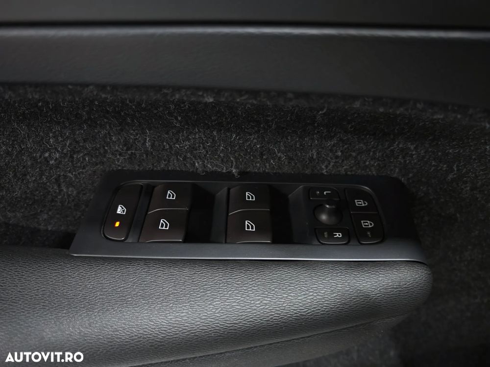 Volvo XC 40 T4 R-Design - 28
