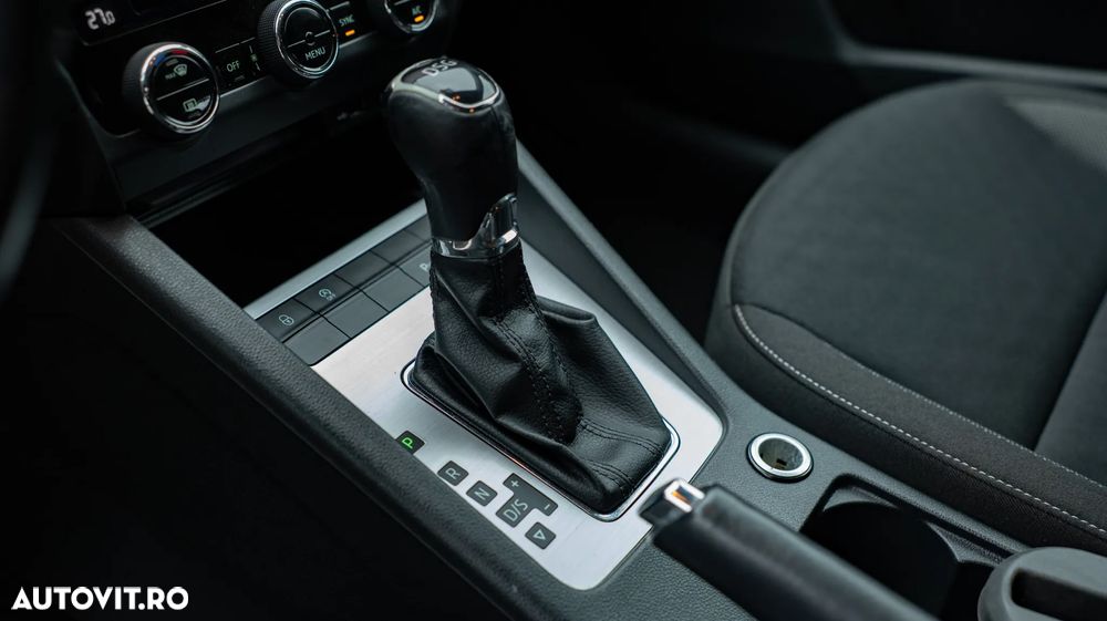 Skoda Octavia Combi Diesel 1.6 TDI DSG Style - 21