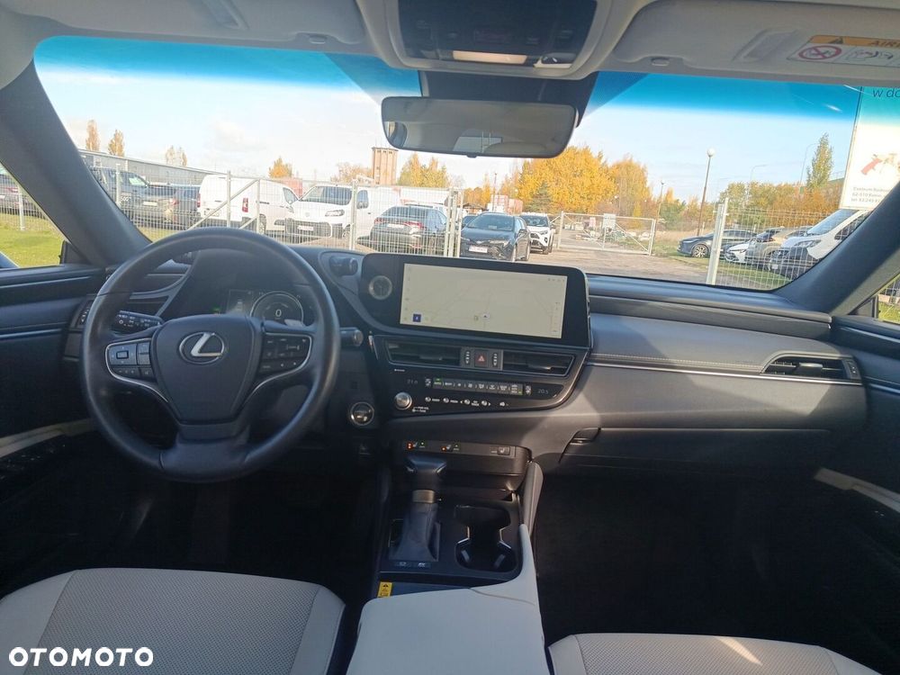 Lexus ES 300h Business Edition - 11