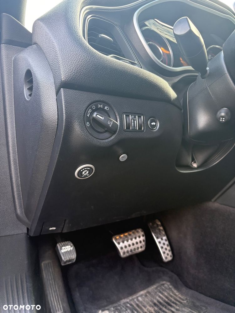 Dodge Challenger 6.1 SRT8 - 11