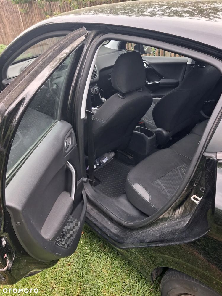 Peugeot 208 - 7