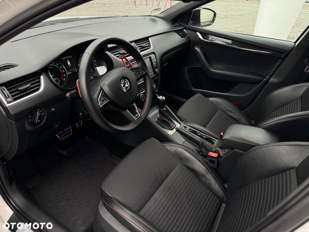 Skoda Octavia Combi 2.0 TDI DSG RS First Edition - 29
