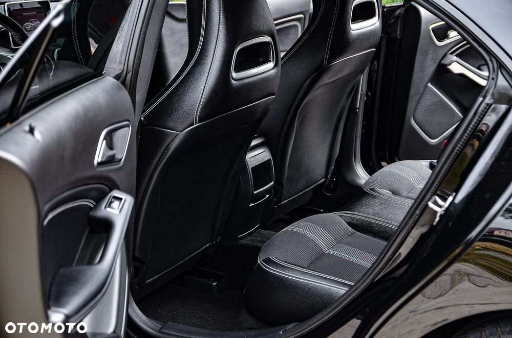 Mercedes-Benz CLA 200 7G-DCT Peak Edition - 29