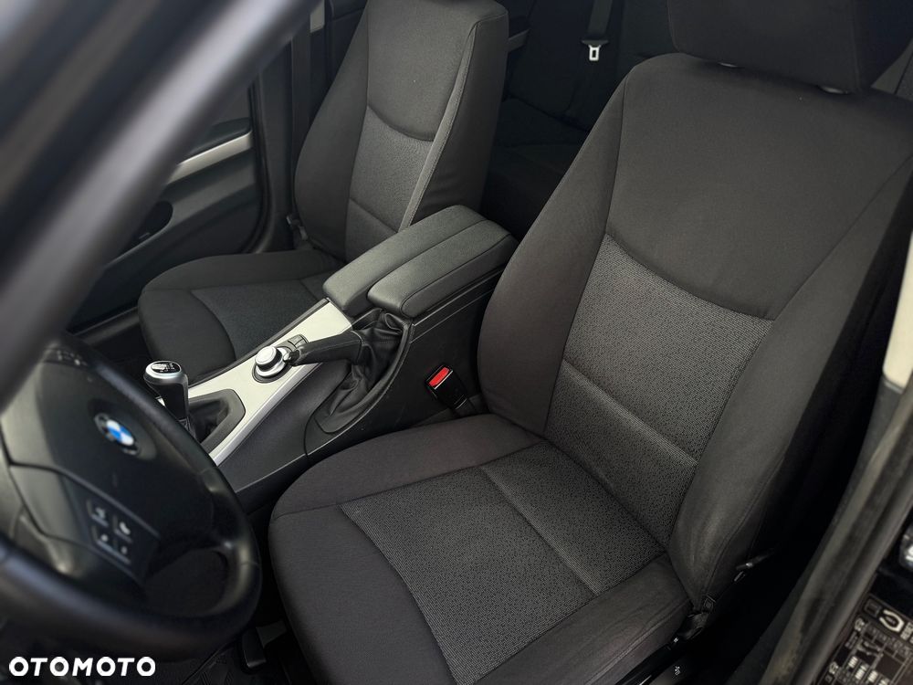 BMW Seria 3 318d DPF - 23