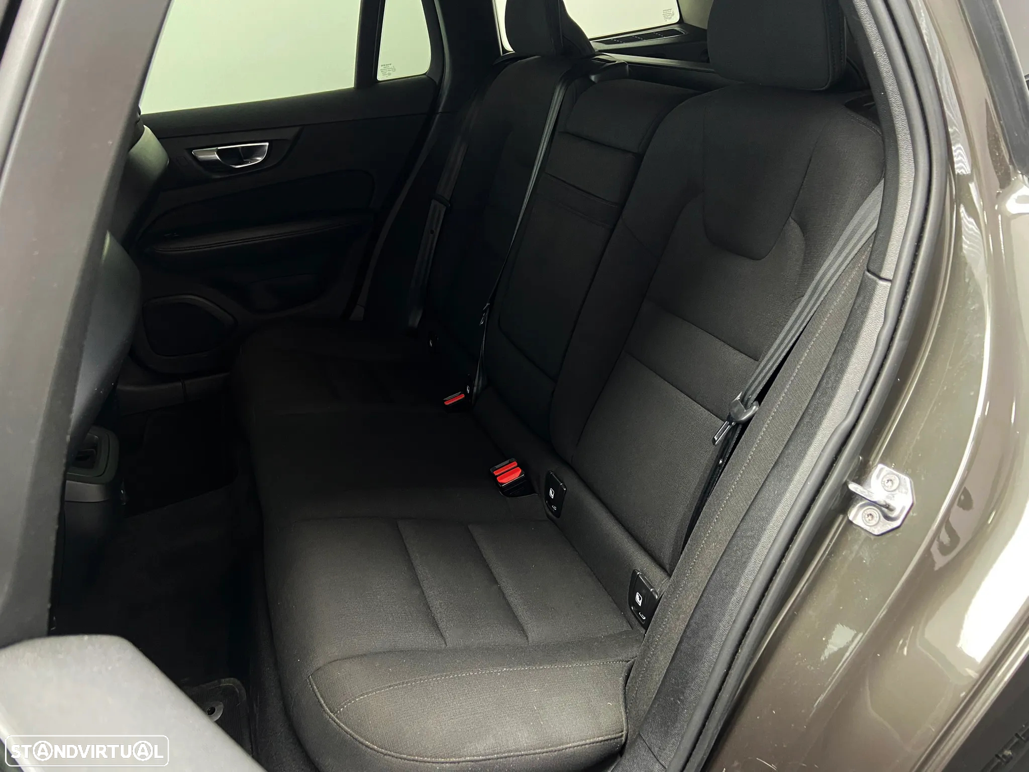 Volvo V60 2.0 B4 Momentum Plus Geartronic - 9