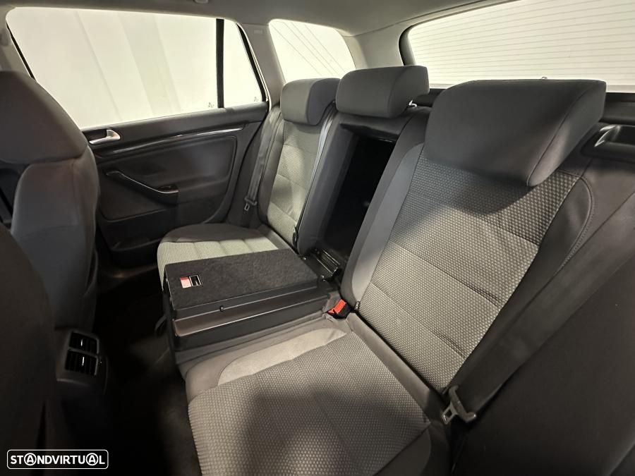 VW Golf Variant 1.6 TDi Confortline - 23