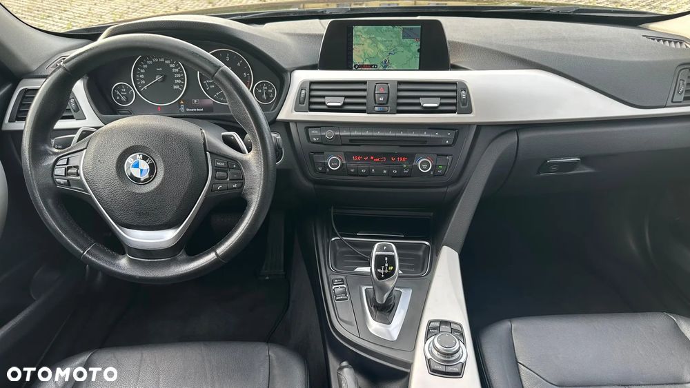 BMW Seria 3 320d xDrive - 10
