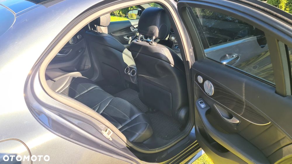 Mercedes-Benz Klasa C 300 7G-TRONIC AMG Line - 18