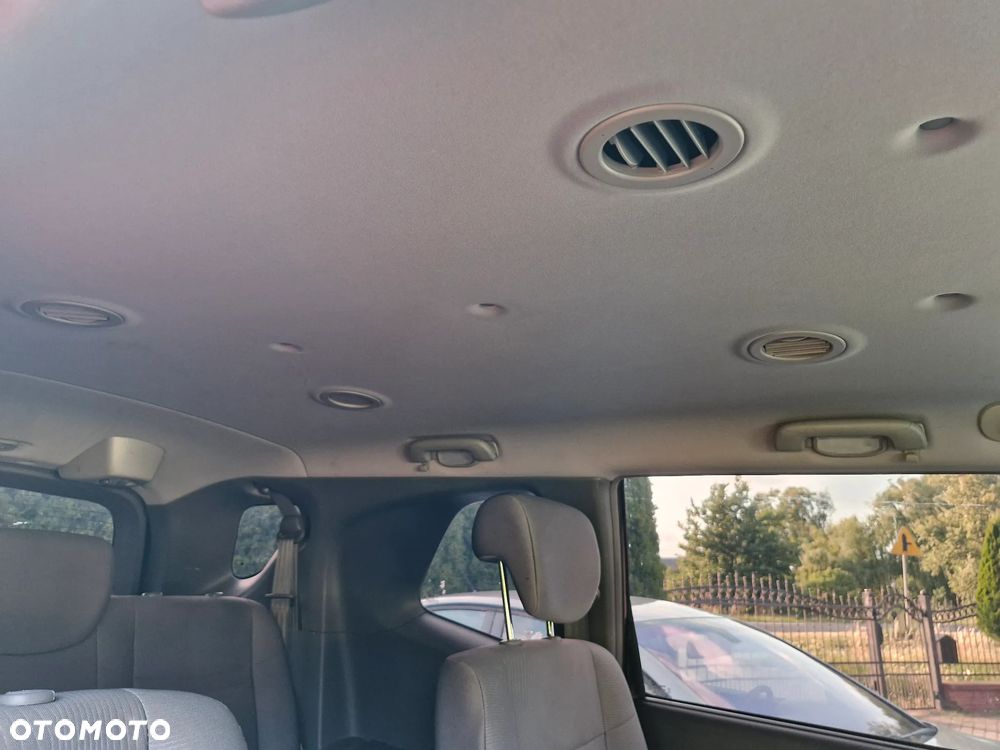 SsangYong/KGM Rodius 200 e-XDi Crystal Plus - 14